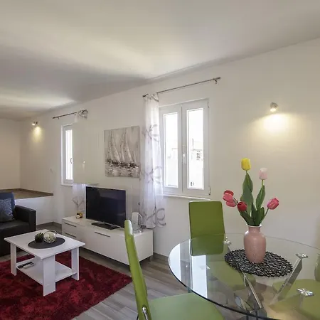 Jurica Apartment *
