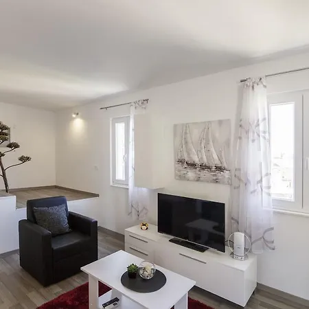 Jurica Apartment