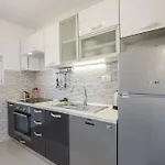 아파트 Jurica 코미자