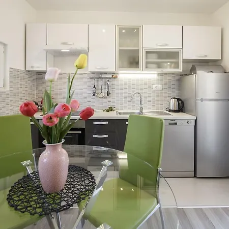Jurica Apartament *